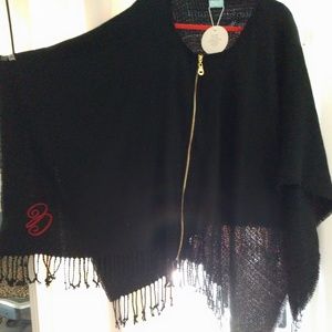Poncho with "D" monogram